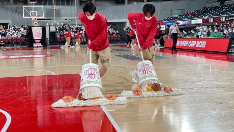 Japanese Noodle Giant Nissin Cleans Basketball Court With Inventive ‘Cup Noodle Mops’